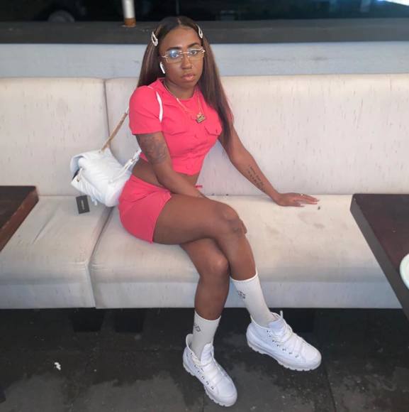 Meet your Posher, Kizzy - Picture 1 of 1